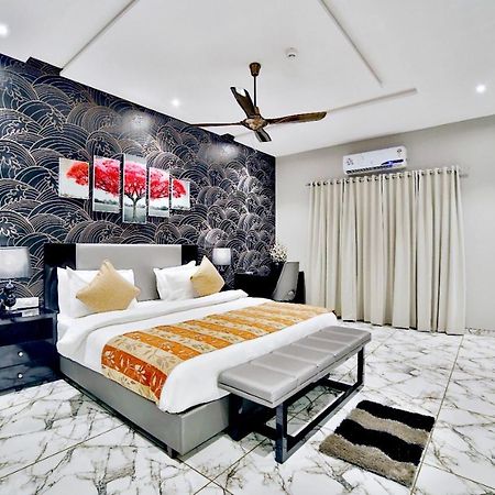 Hotel Kings Heritage Surat Bagian luar foto